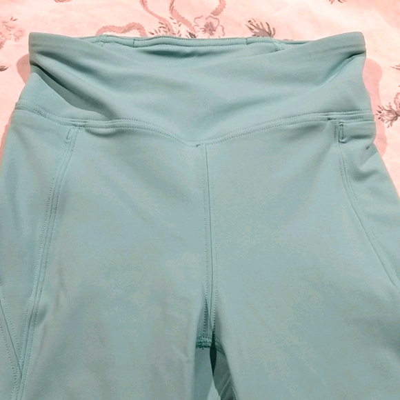NWOT Lululemon On Pace Short *10" - Picture 6 of 12